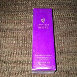 Younique Rose Water 🌹